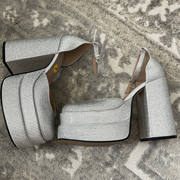 STEVE MADDEN New Charlize Rhinestone Platforms - Picture 13 of 13